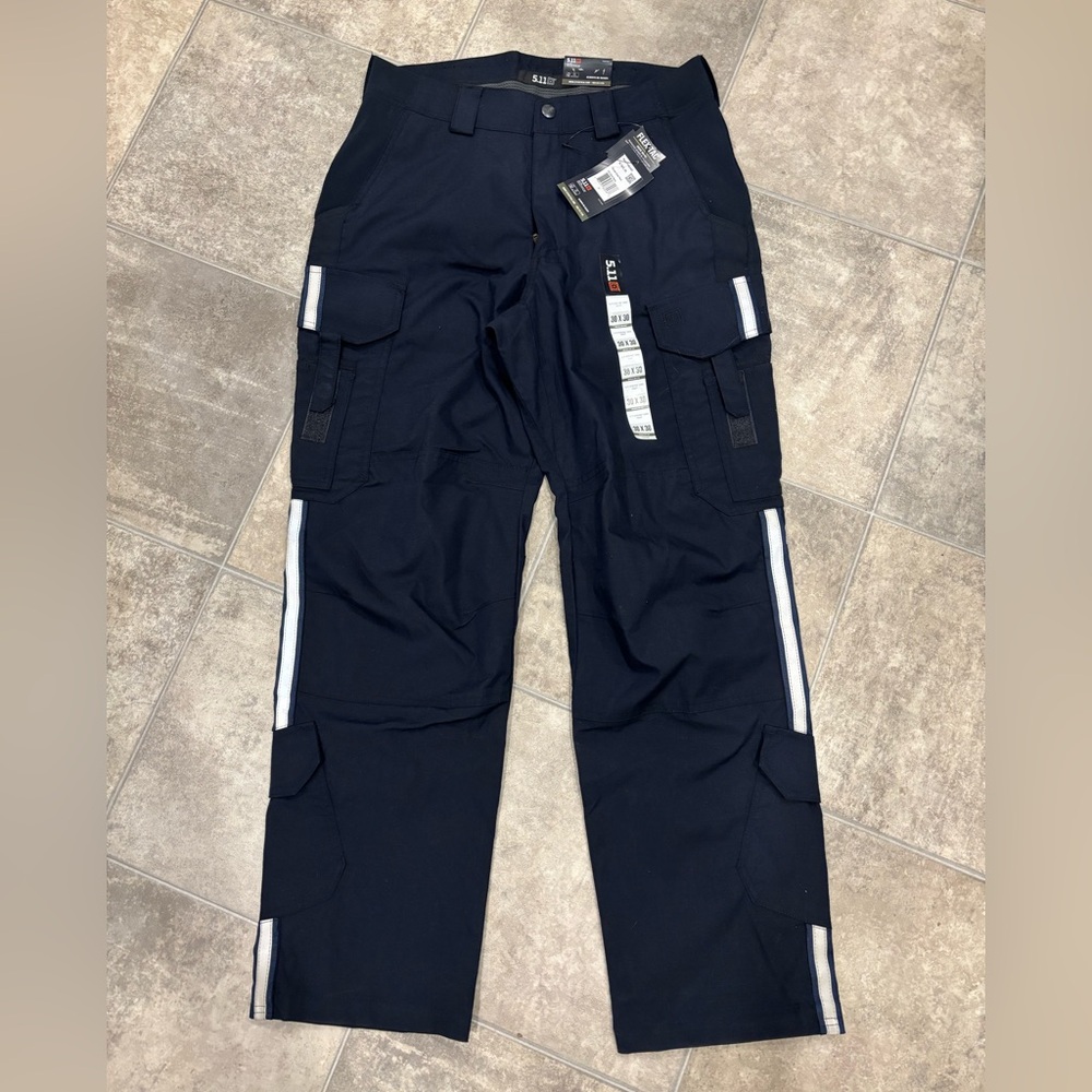 NWT Men’s 5.11 Tactical Stryke EMS Pant with Reflective Strips Dark Navy 30x30